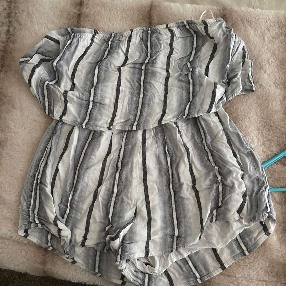 Romper - Picture 2 of 3